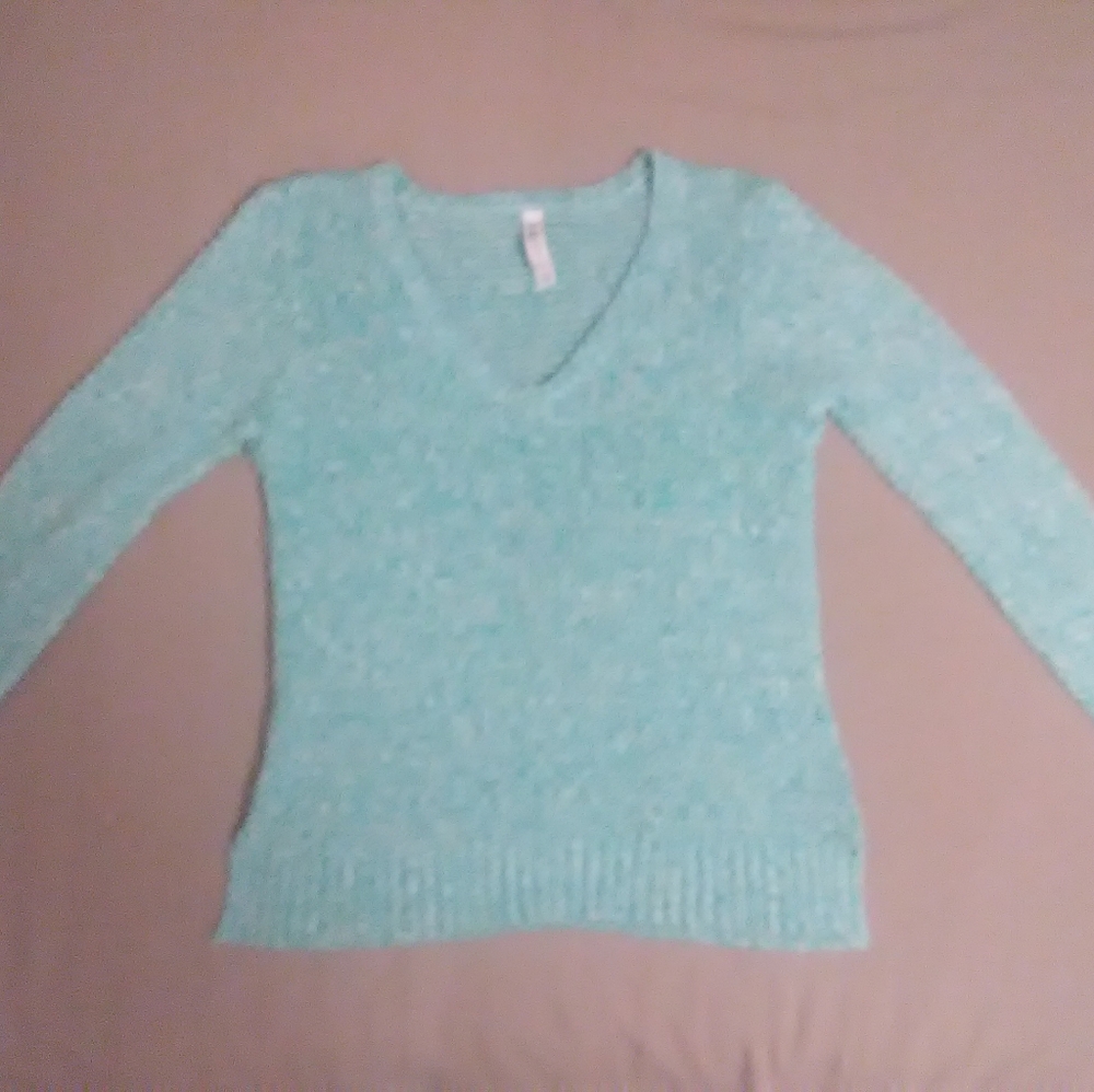 Aeropostale soft and light sweater.